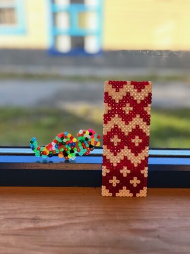 Perlemotiver i vindu